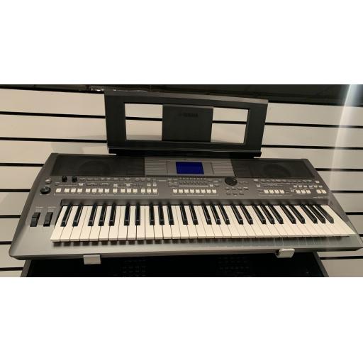 Yamaha PSR S670 Keyboard